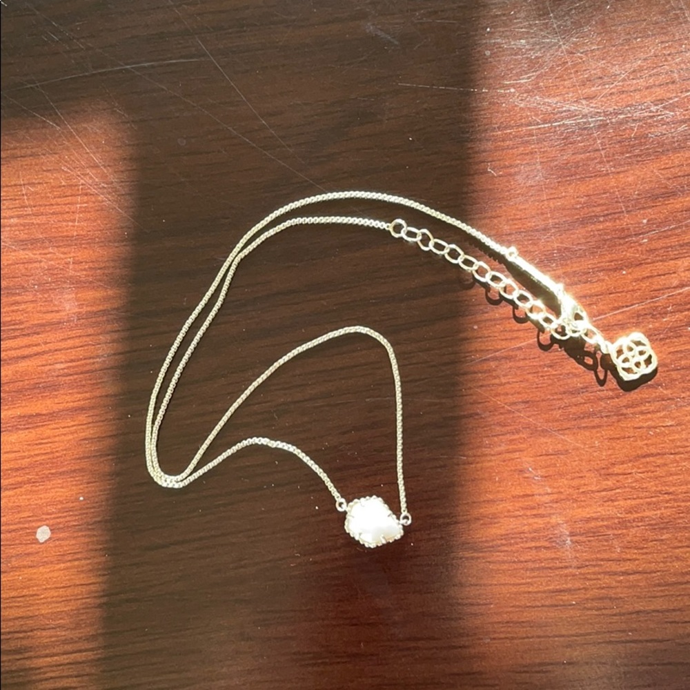 Kendra Scott necklace
